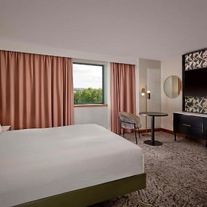 Queen Room Mobility Access